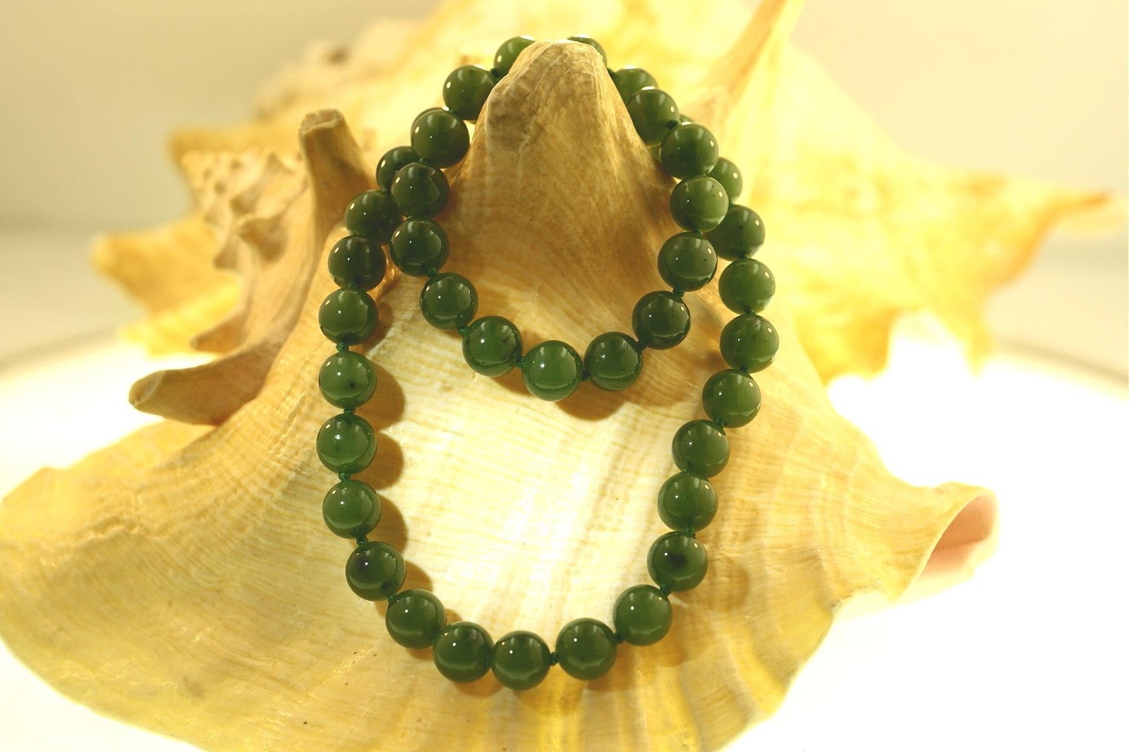 10MM NATURAL NEPHRITE JADE ROUND BEAD KNOTTED 14K YELL0W GOLD NECKLACE 18.5″