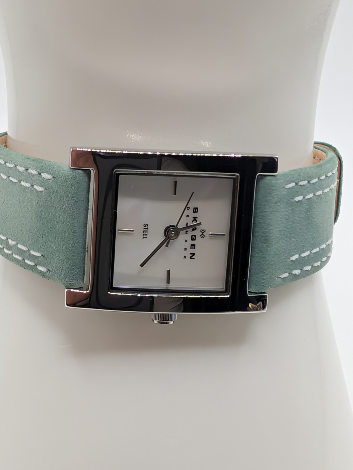 Skagen Women’s Quartz Rectangular Watch Mother of Pearl Dial Green Leather 30m