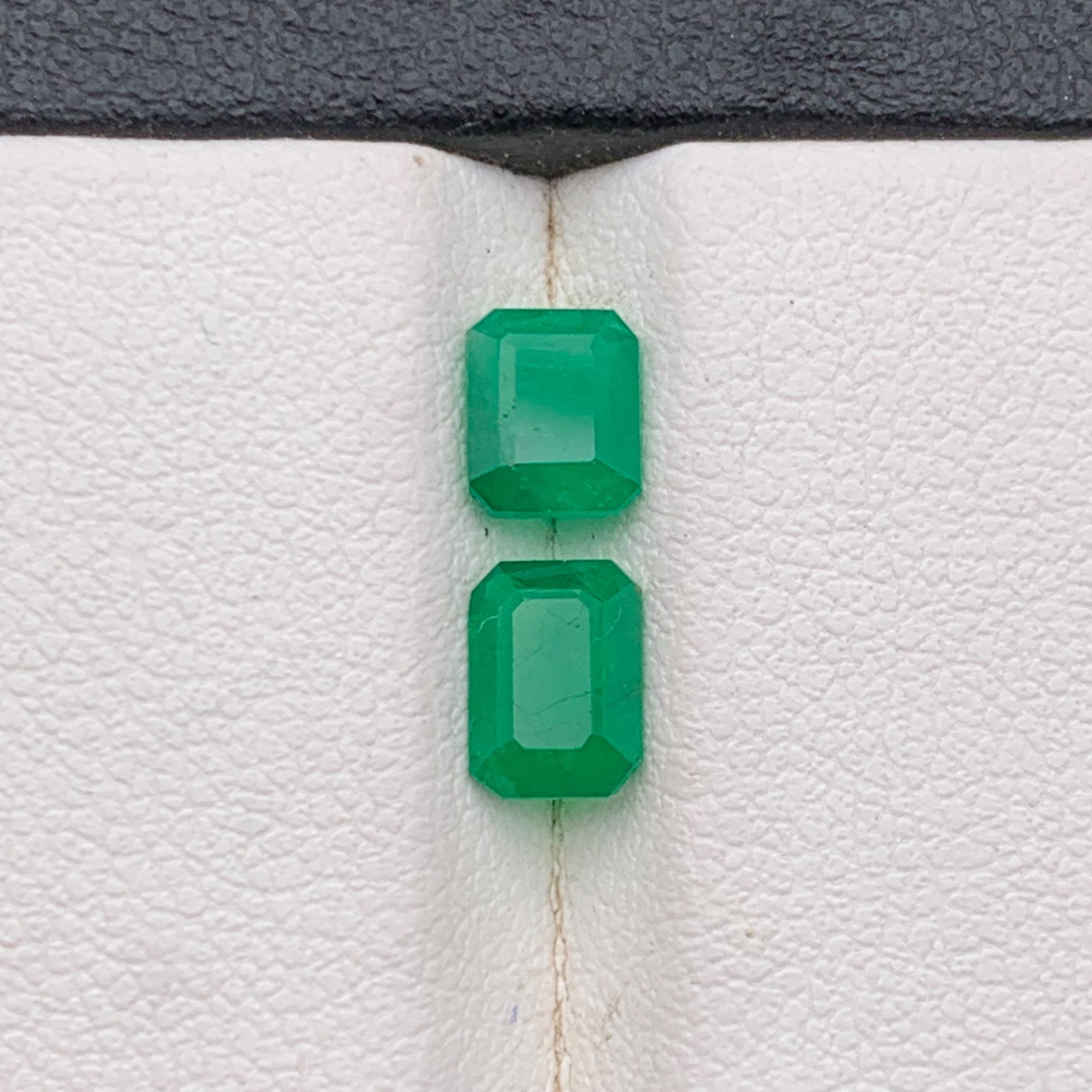 Vivid Green Natural Swat Emerald 1.44 Carat Loose Gemstones Parcel for Jewelry