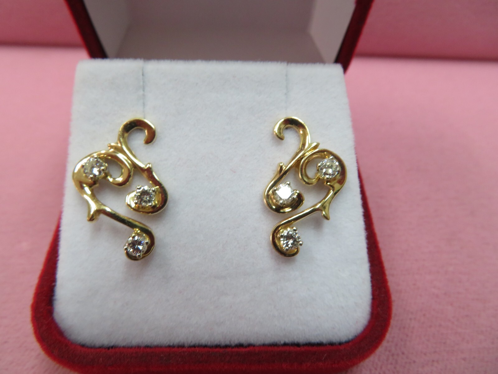 Pretty 14K Solid Yellow Gold .6CT Diamond Stud Earrings 3.85 Grams