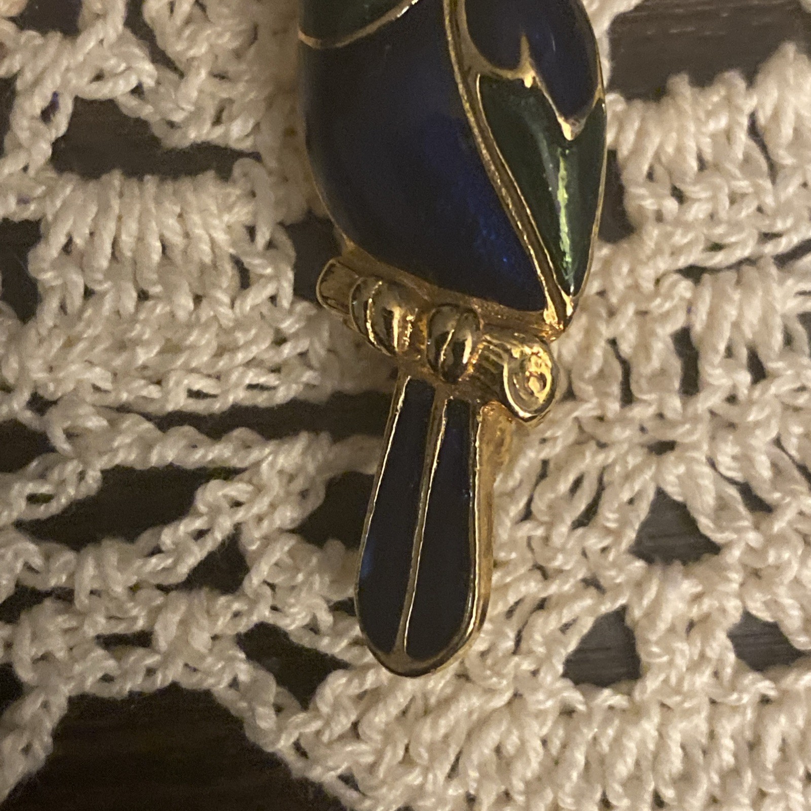 Vtg Gold Tone Metal and Enamel Rhinestone Eye Toucan Tropical Bird Brooch Pin
