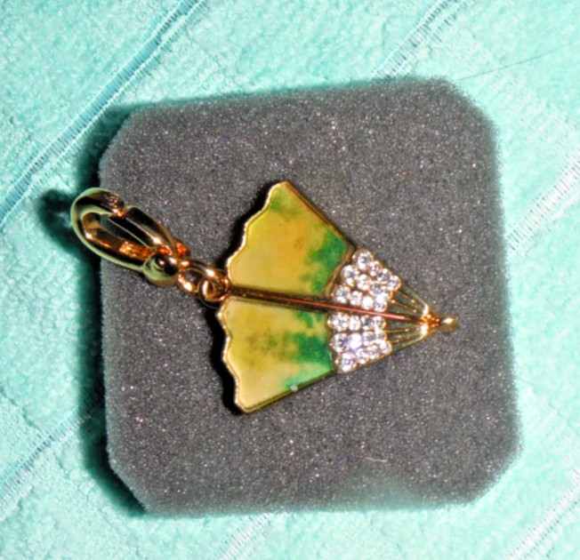 Juicy Couture C-Fan Charm YJRU3312 NWT Rare Retired Gold Enamel Pendant WJW15386