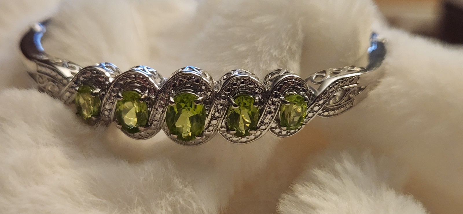 Signed STS Karis Green Gemstone Hinged Bangle 7.5” Bracelet New