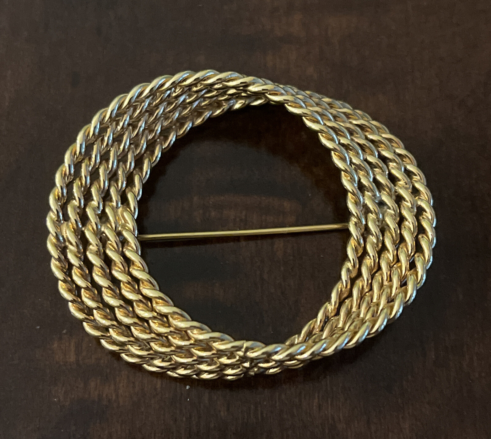 Lovely Vintage Signed Monet Gold Tone Twister Rope Circle Fashion Brooch