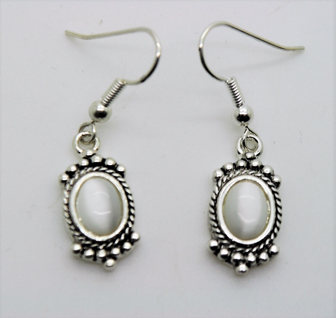 A104 Simply Fish Hook silver Plated White cat eye color Dangle Fashion Earring