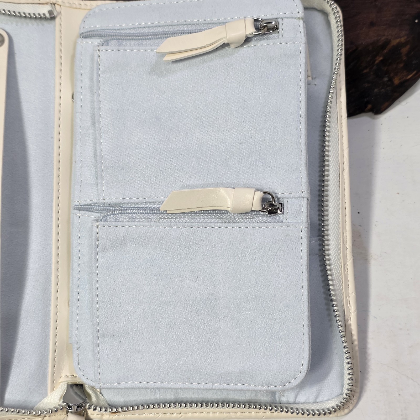 Kwiat Travel Jewelry Case White Zip Organizer Necklace Ring Earrings Leather