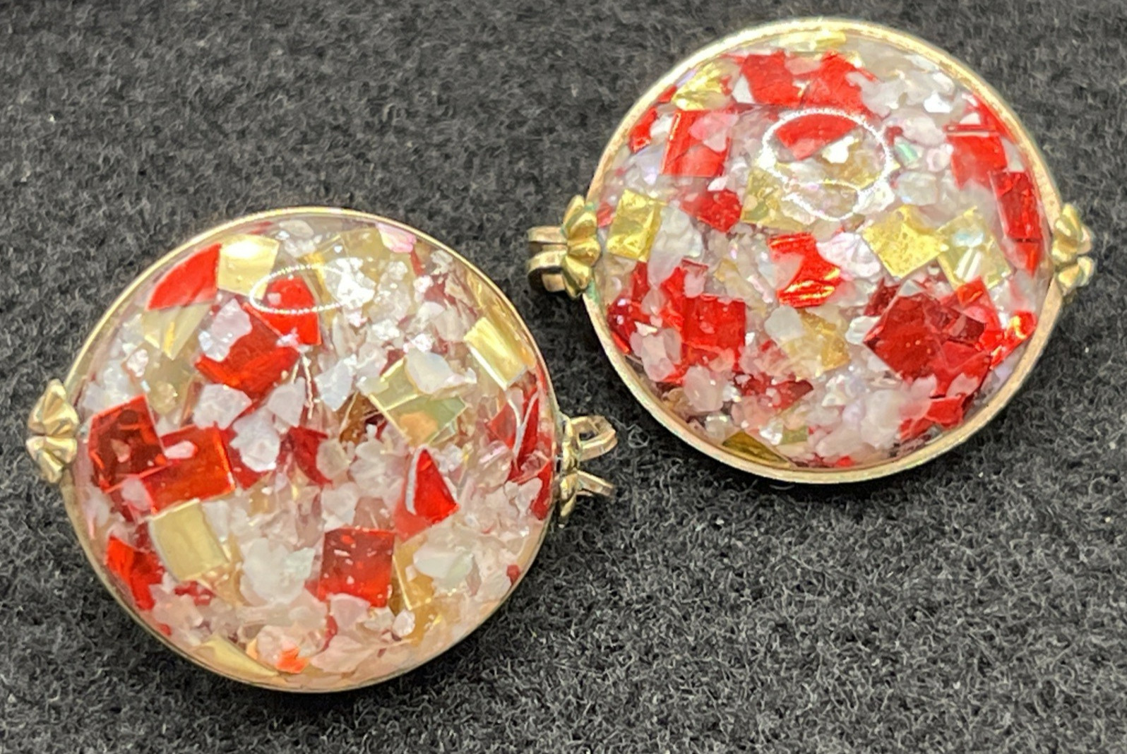 Vintage Hillcraft Slide On Earrings Red White Gold Confetti Fashion Jewelry