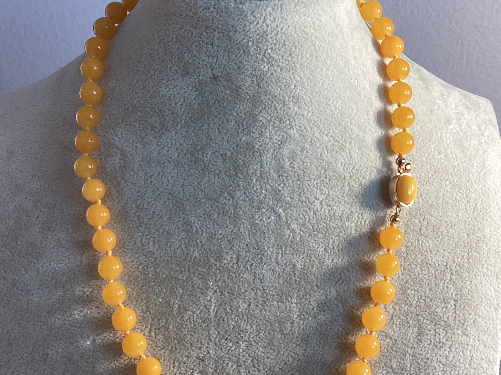 VINTAGE INCREDABLE HAND KNOTTED AMBER GLASS BEAD NECKLACE MUST SEE NO RESERVE