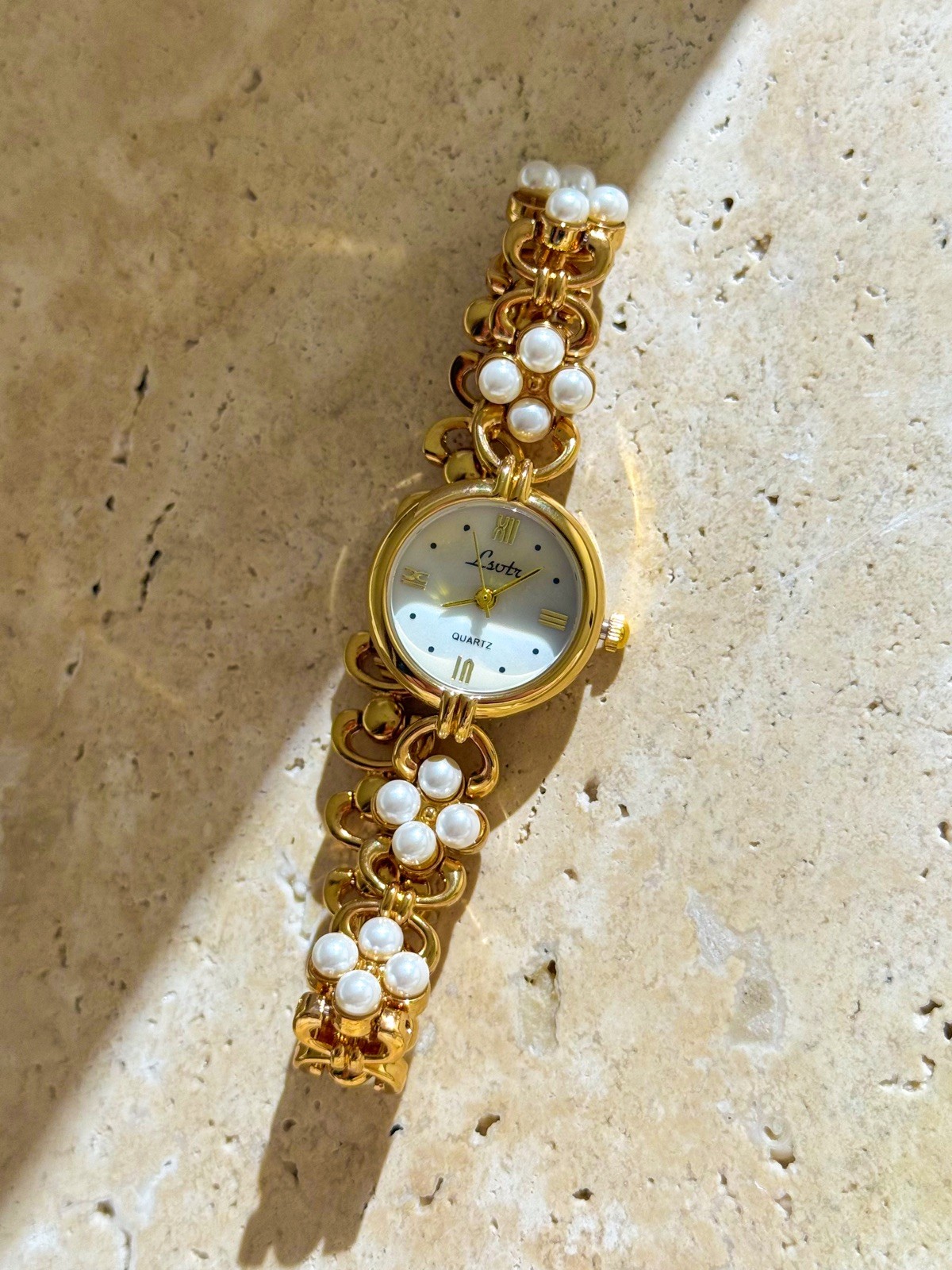 Elegant Women Pearl Watch Bracelet In Gold Tone With Minimalist Vintage Style