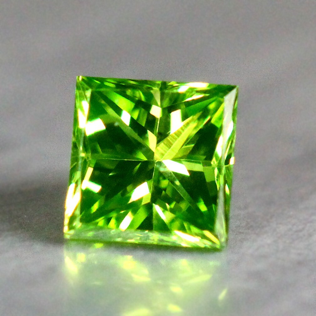 0.09 Ct Brilliant Princess Cut 100% Natural Green Diamond Loose Diamond