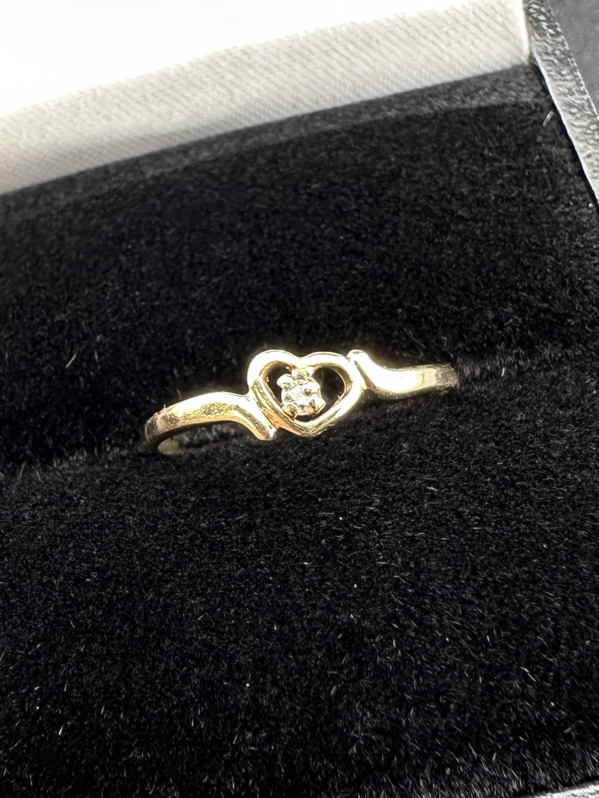 10k Yellow Gold CZ Heart Dainty Ring 0.30dwt 0.5g