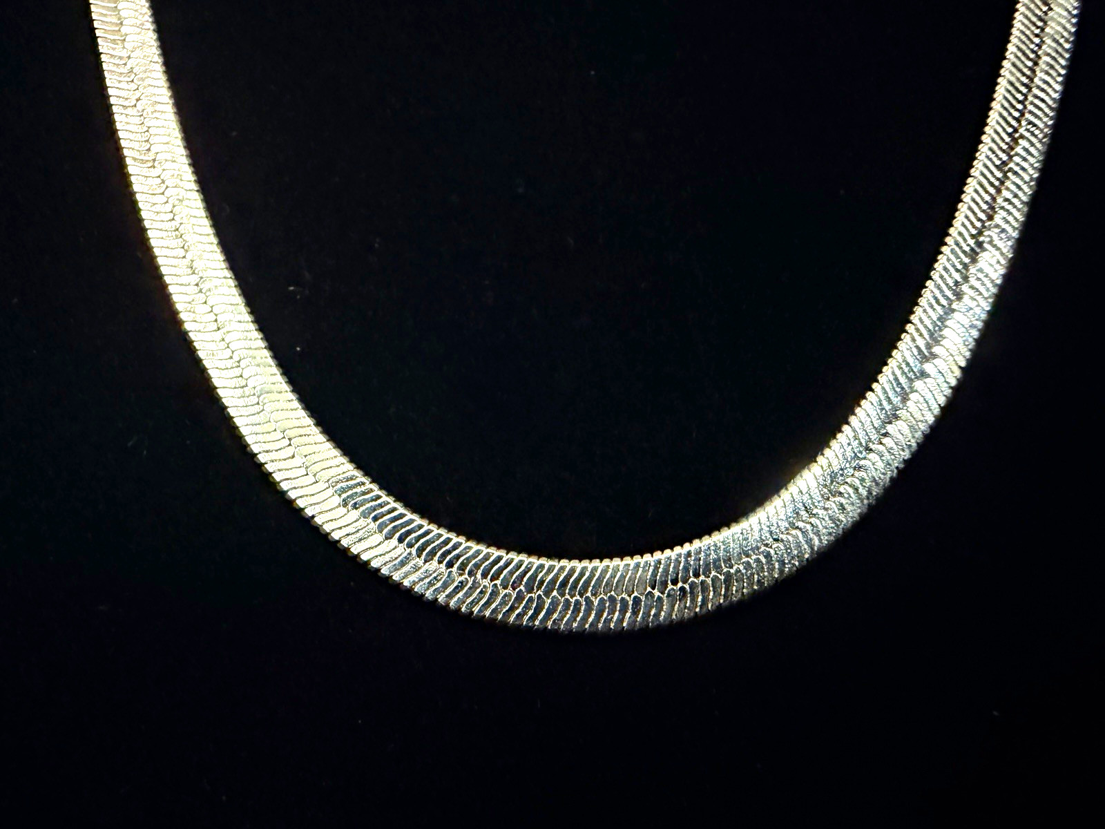 925 Sterling Silver Herringbone 30in 4MM Necklace. Brand new. BEAUTIFUL 15.9g