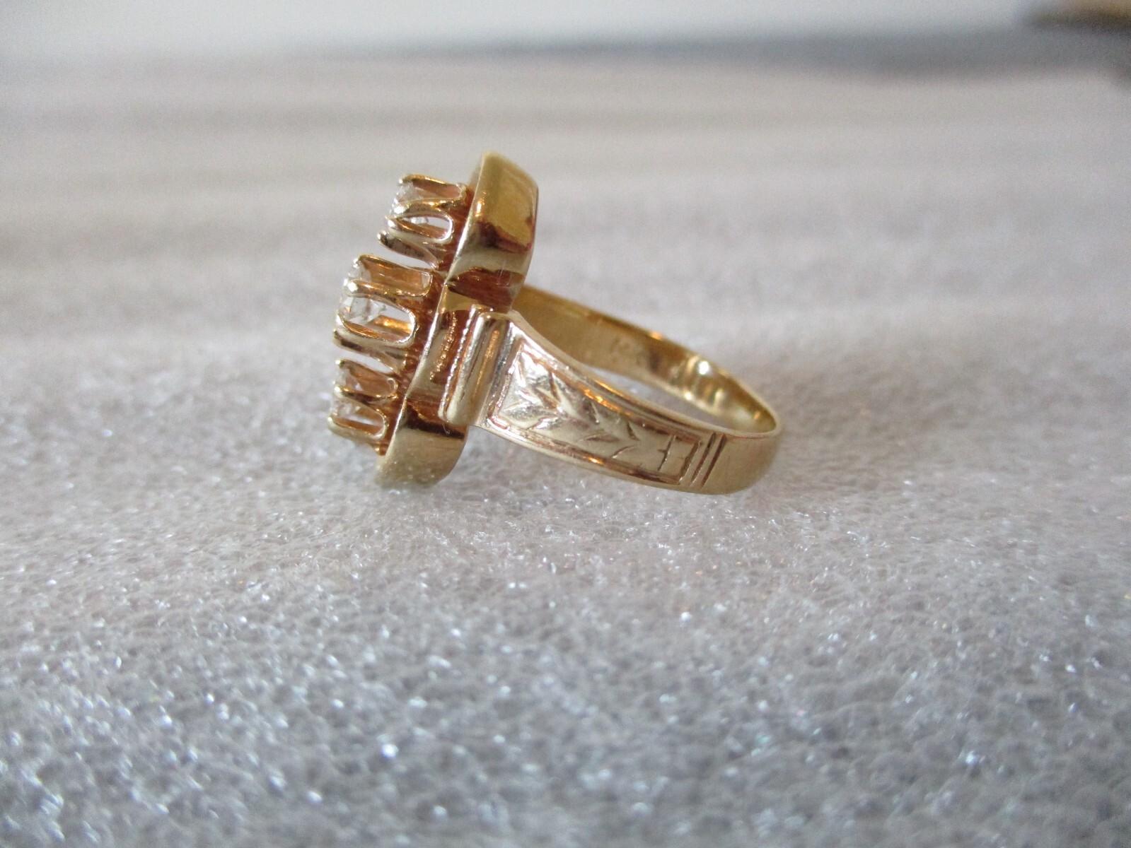 VTG 14K YELLOW GOLD (.30ct APPOX) DIAMOND RING 3 VERTICAL BUTTERCUP SZ 5.5/5.43g