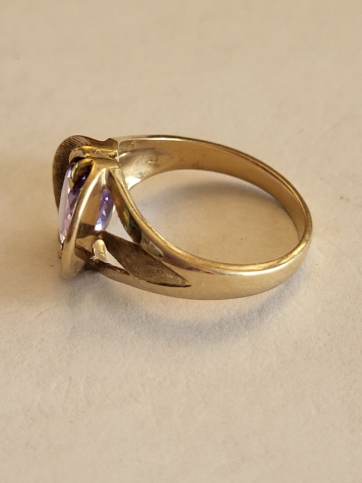 Vintage 10K Solid Yellow Gold Lab Created Purple Sapphire Ring Size 6.25 3.29 G