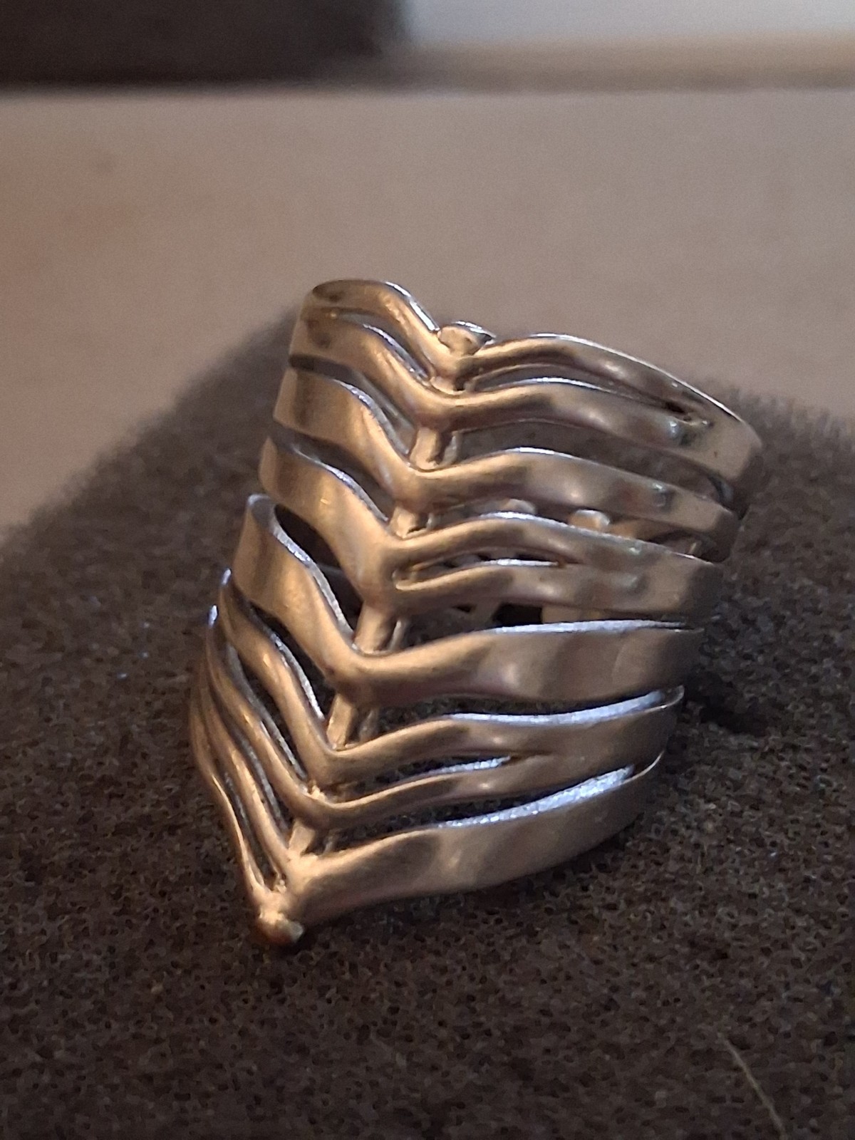 Kendra Scott Liv Ring chevron style Silver tone size 6 Adjustable