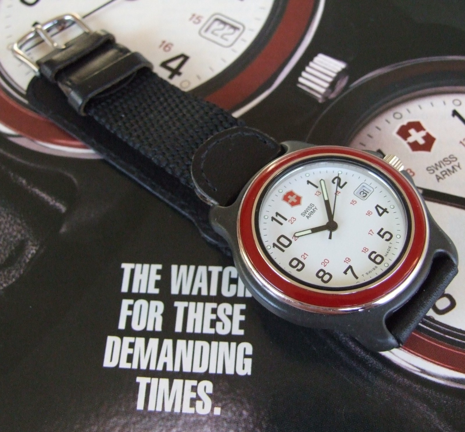 SWISS ARMY Watch~Men ‘The Famous’ ORIGINAL Series 2000 ClaSSiC RED~OEM STRAP~EUC