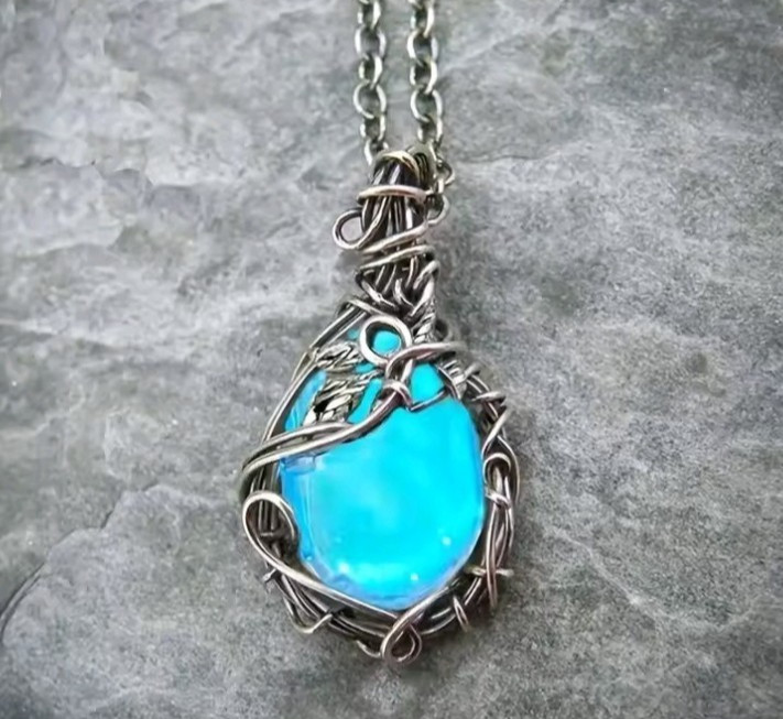 Vintage Crystal Pendant Necklace Gothic Red Quartz Moonstone Charm for Women