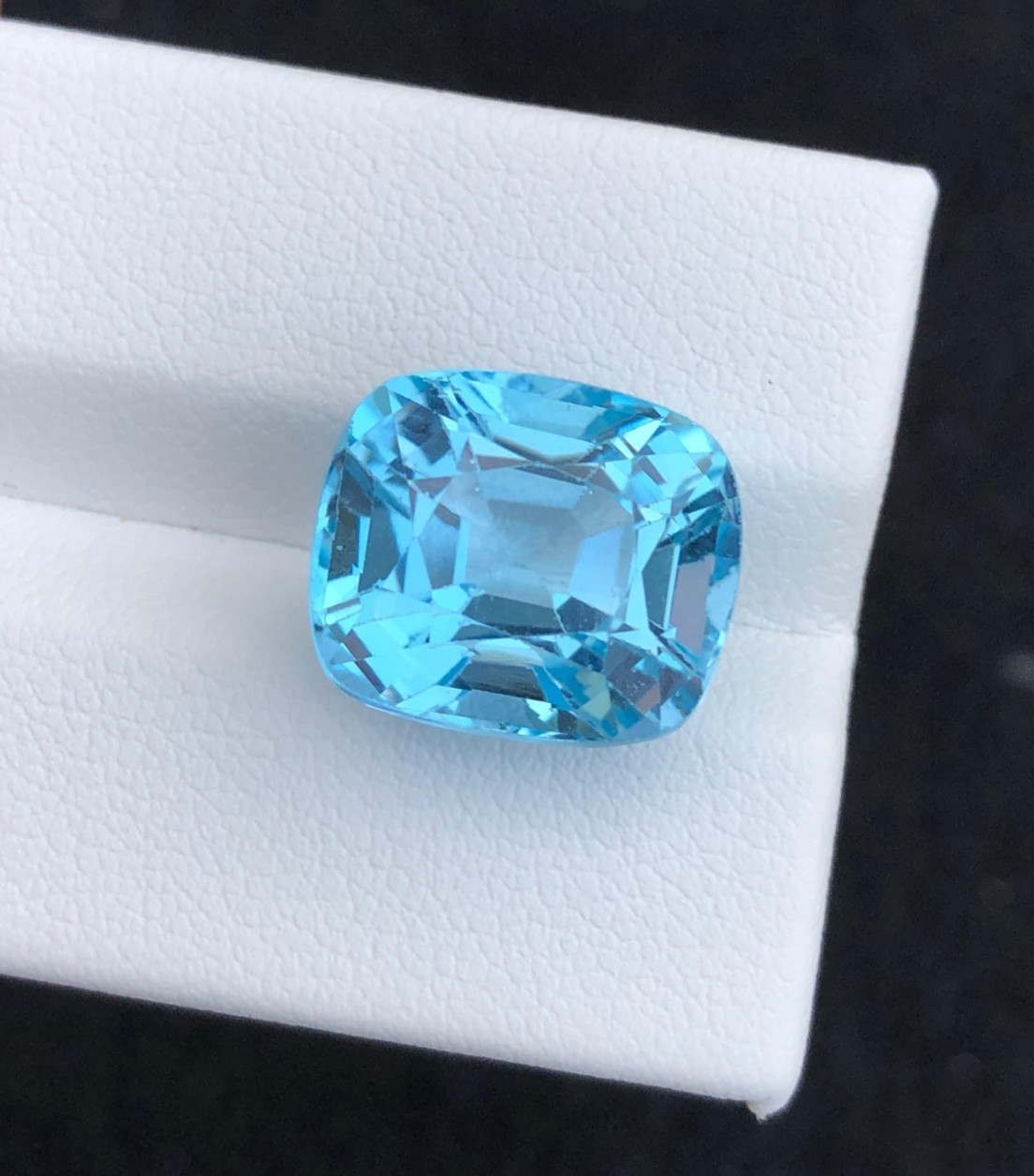 14.85 CT Beautiful Swiss Topaz Cushion shape loose Gemstone from Africa.