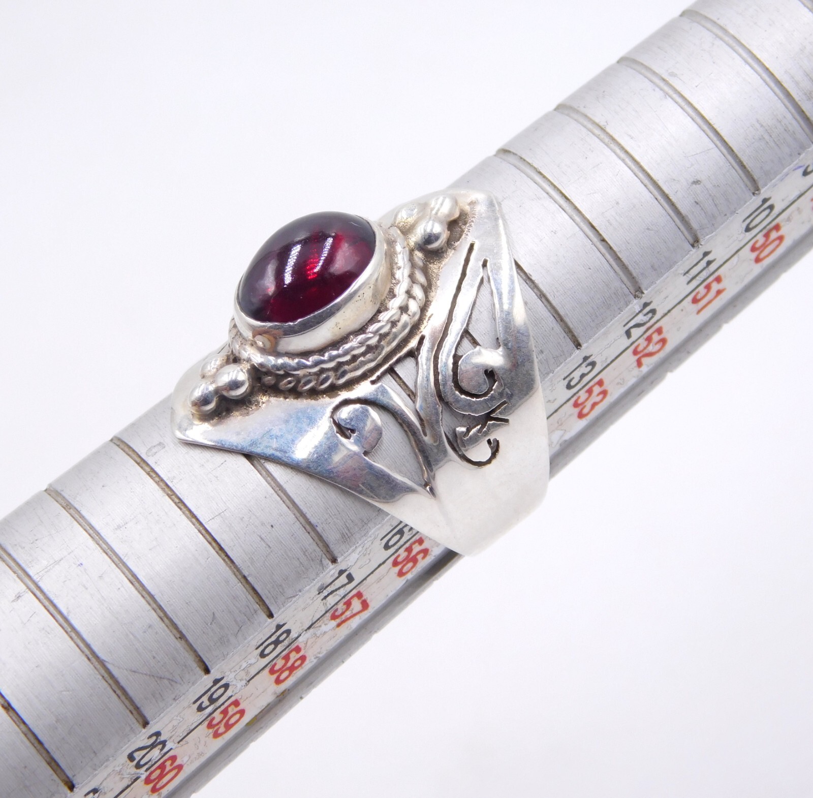 4.40 Gm 925 Sterling Silver Natural Garnet Cab Gemstone Jali Ring Size 7.40″ US