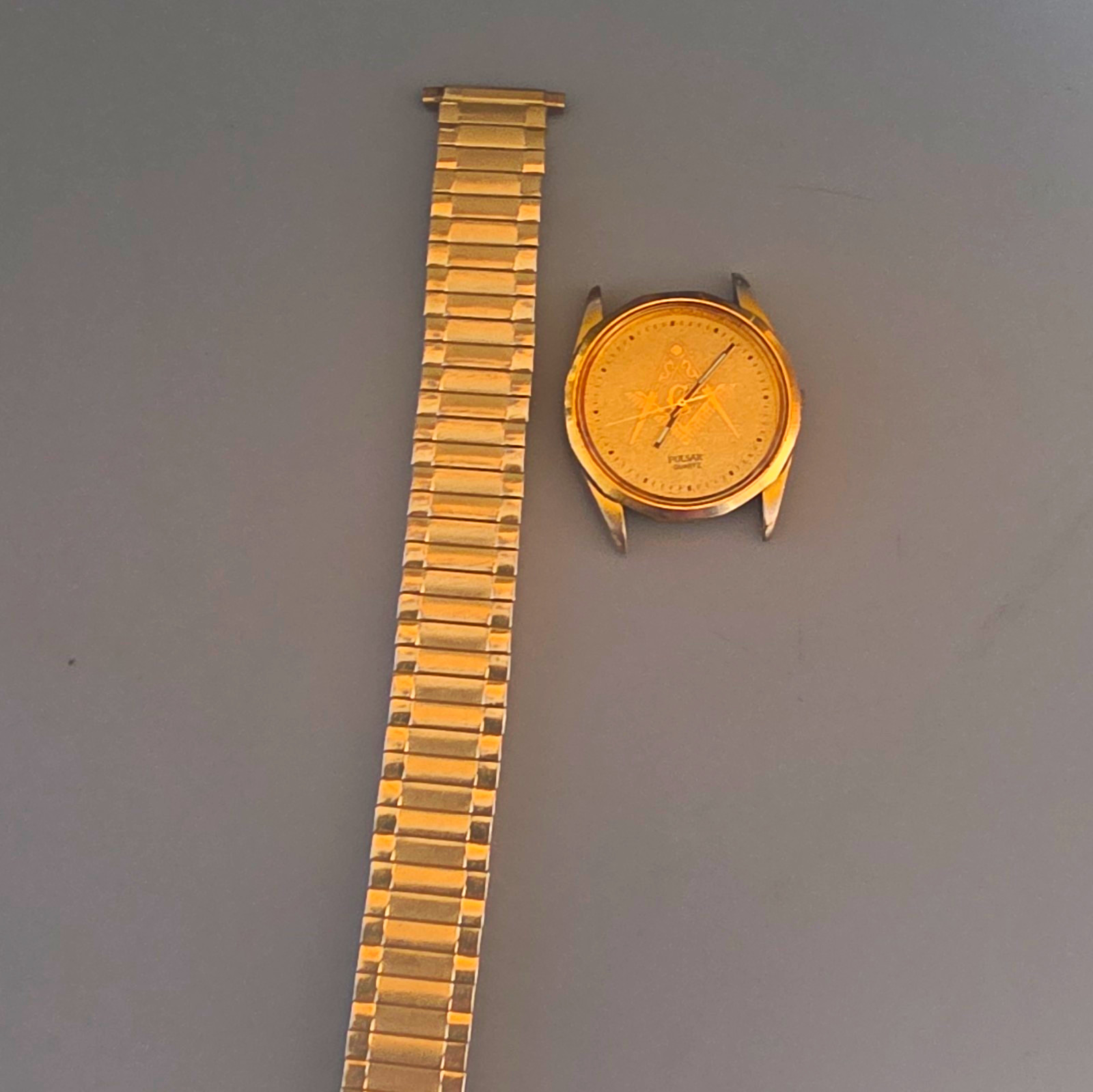 Pulsar Men’s Vintage Gold Tone Quartz Analog Dress Watch 35mm Expansion Band