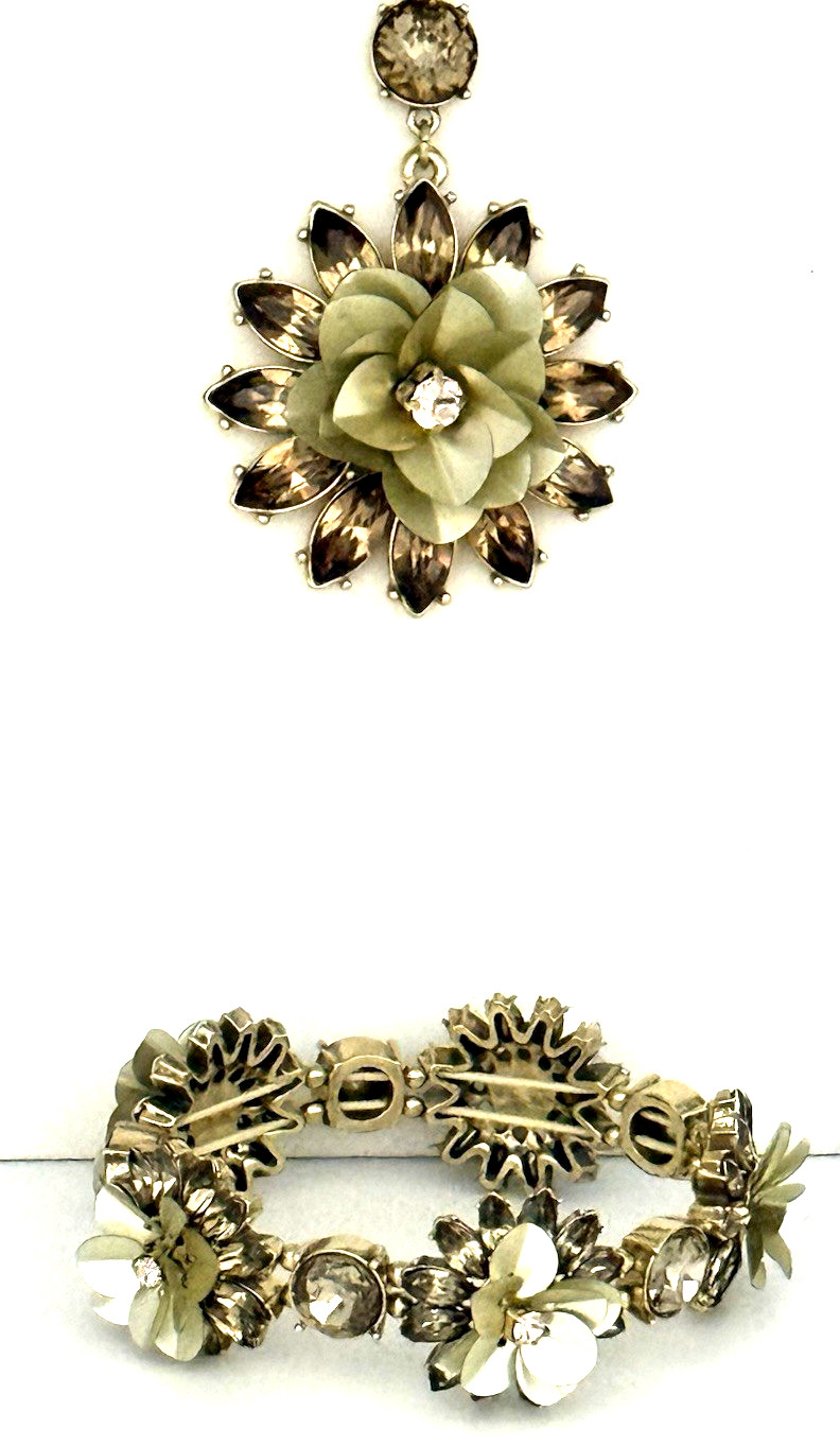 Ann Taylor 36″ Antique Gold Tone Sage Green Flower Pendant Necklace/Bracelet Set