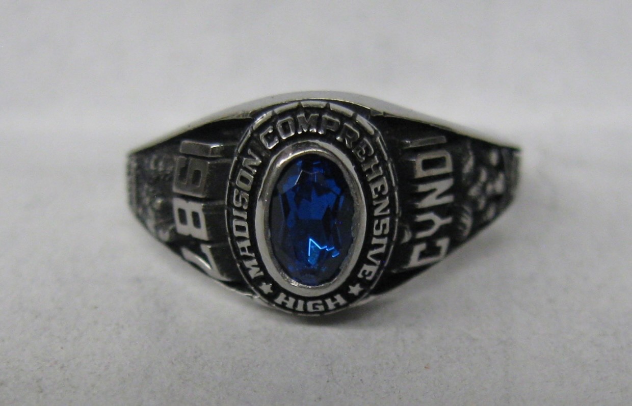 Vintage Ladies 1987 Madison Comprehensive High ARTCARVED Class Ring Size 7.25