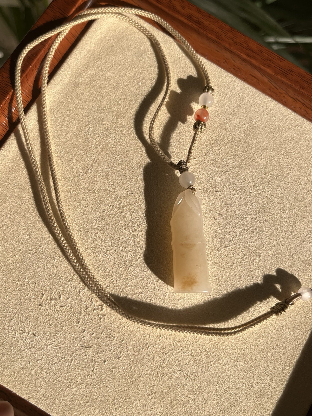 Hand Carved Light Brown Hetian Jade Bamboo | 精工手雕和田浅糖竹节