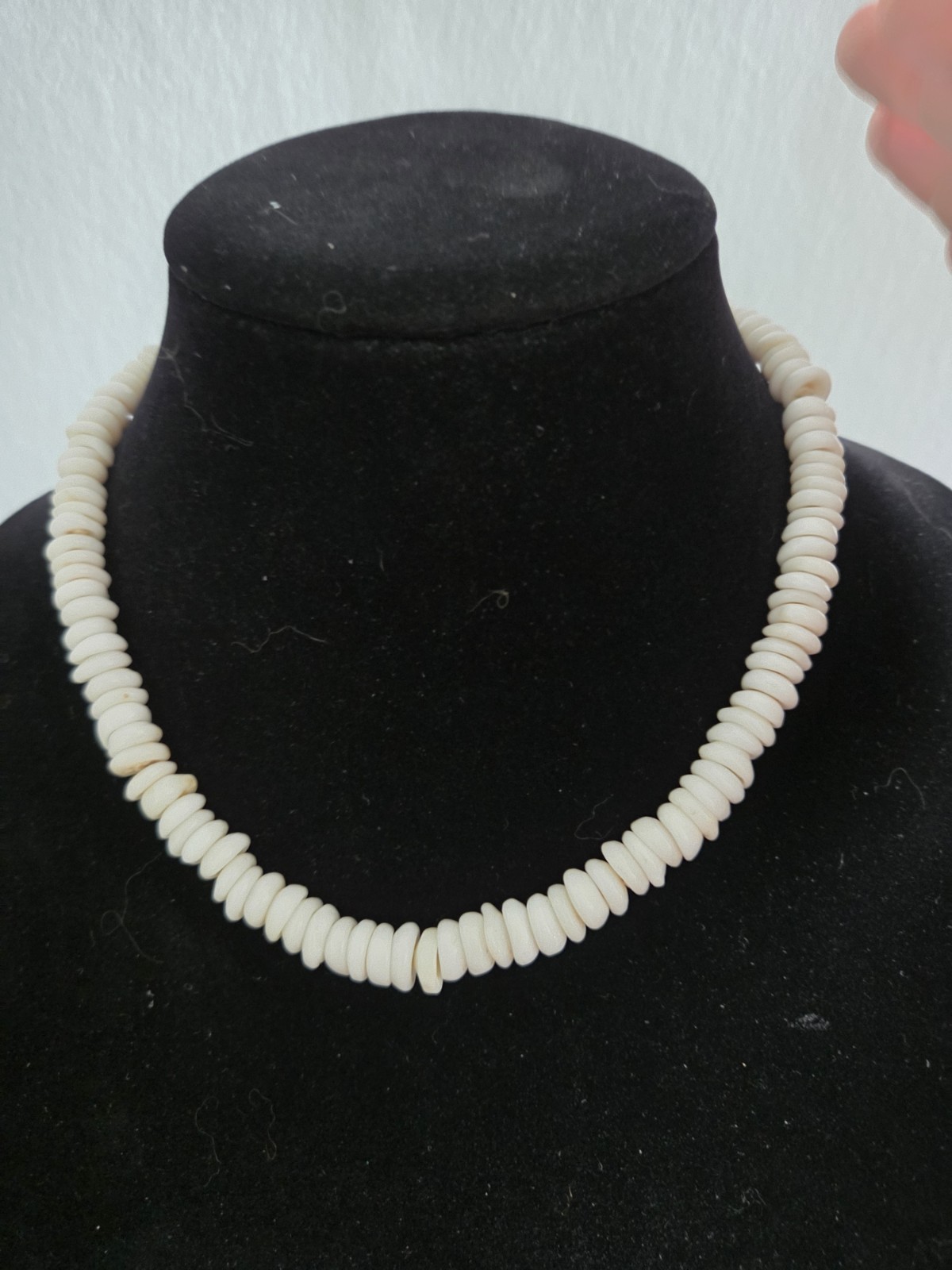Vintage Genuine Puka Shell Necklace 19″ graduated size 8-10mm shells 83 grams