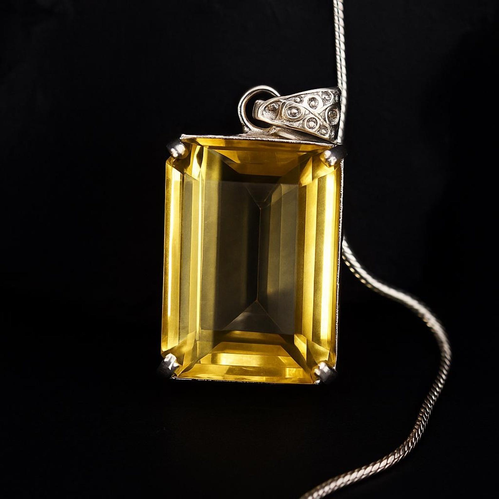 GIE Certified Natural Emerald Cut 105 Ct Yellow Citrine Pendant Loose Gemstone