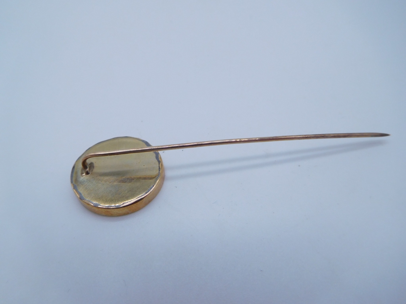 LOVELY VICTORIAN 10K GOLD PIETRA DURA BUTTERFLY BUG HAT STICK PIN