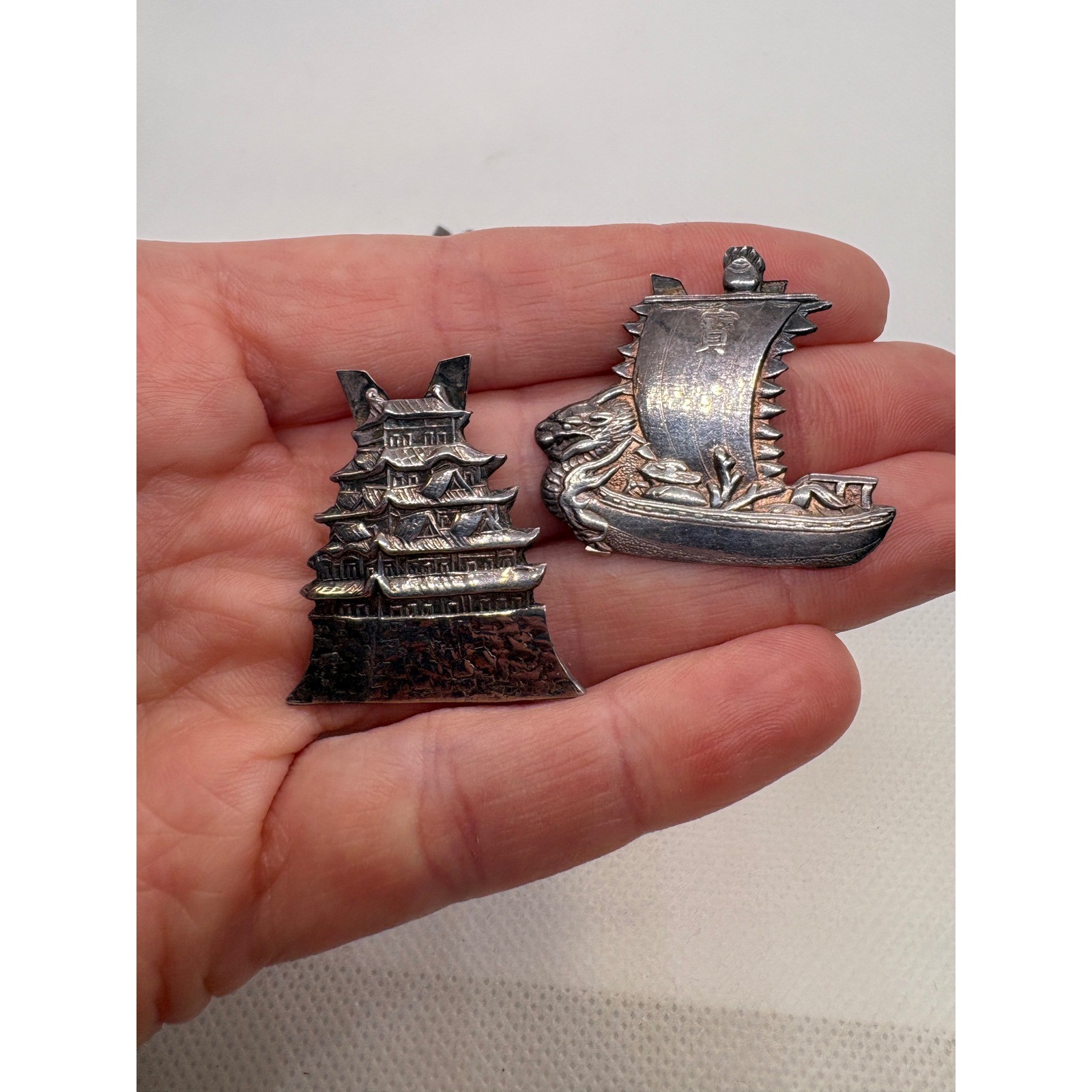 Vintage 950 Silver Japan Scarf Clip Set Dragon Boat Pagoda Samurai Fan 16.38g