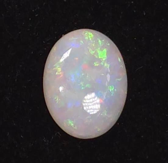Australian Coober Pedy opal. 10 x 7.5mm. 1ct. Oval. Natural solid Bright Opal