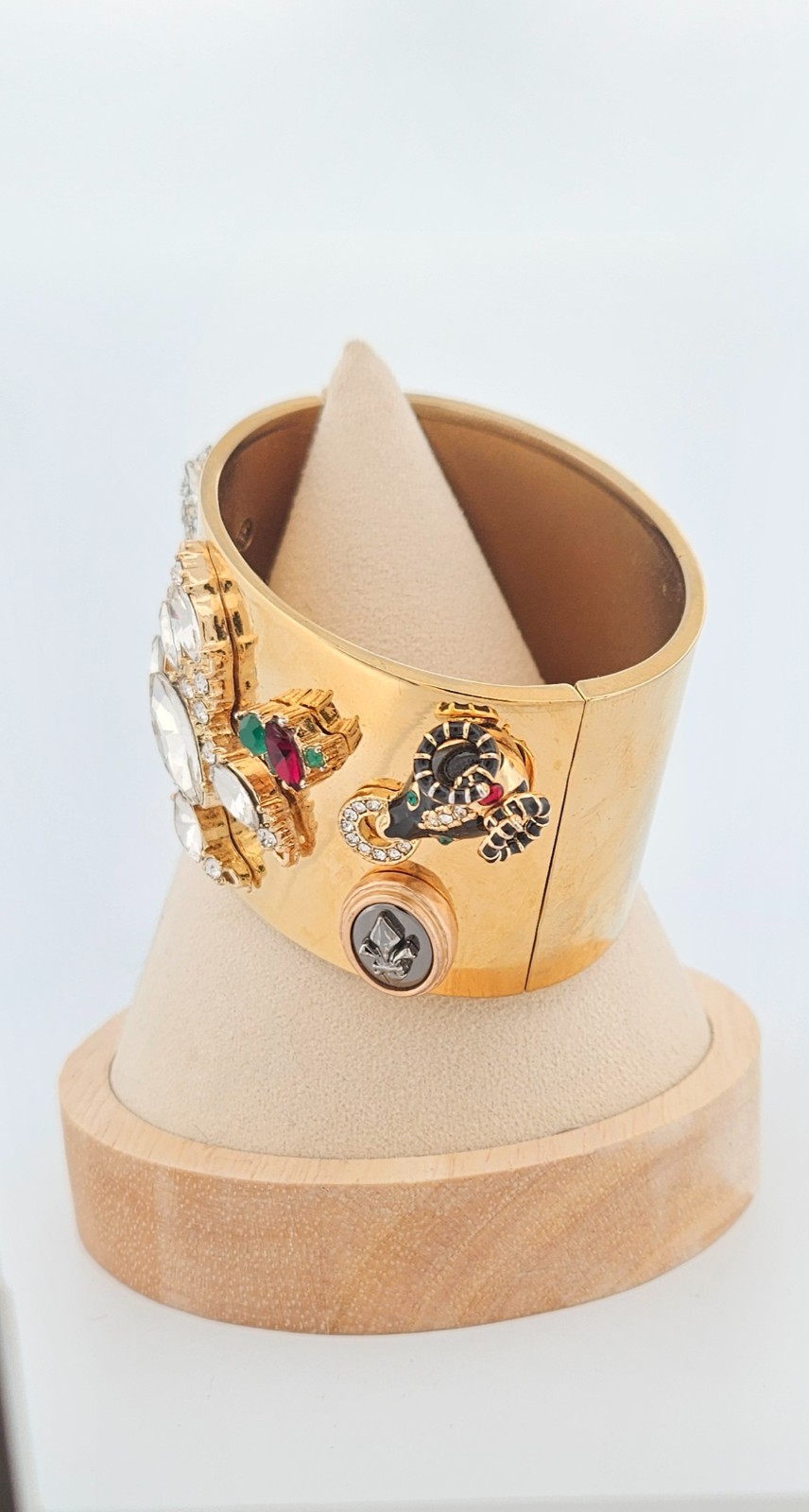 Cabi Secret Garden wide band gold tone rhinestone hinged bangle bracelet 6″
