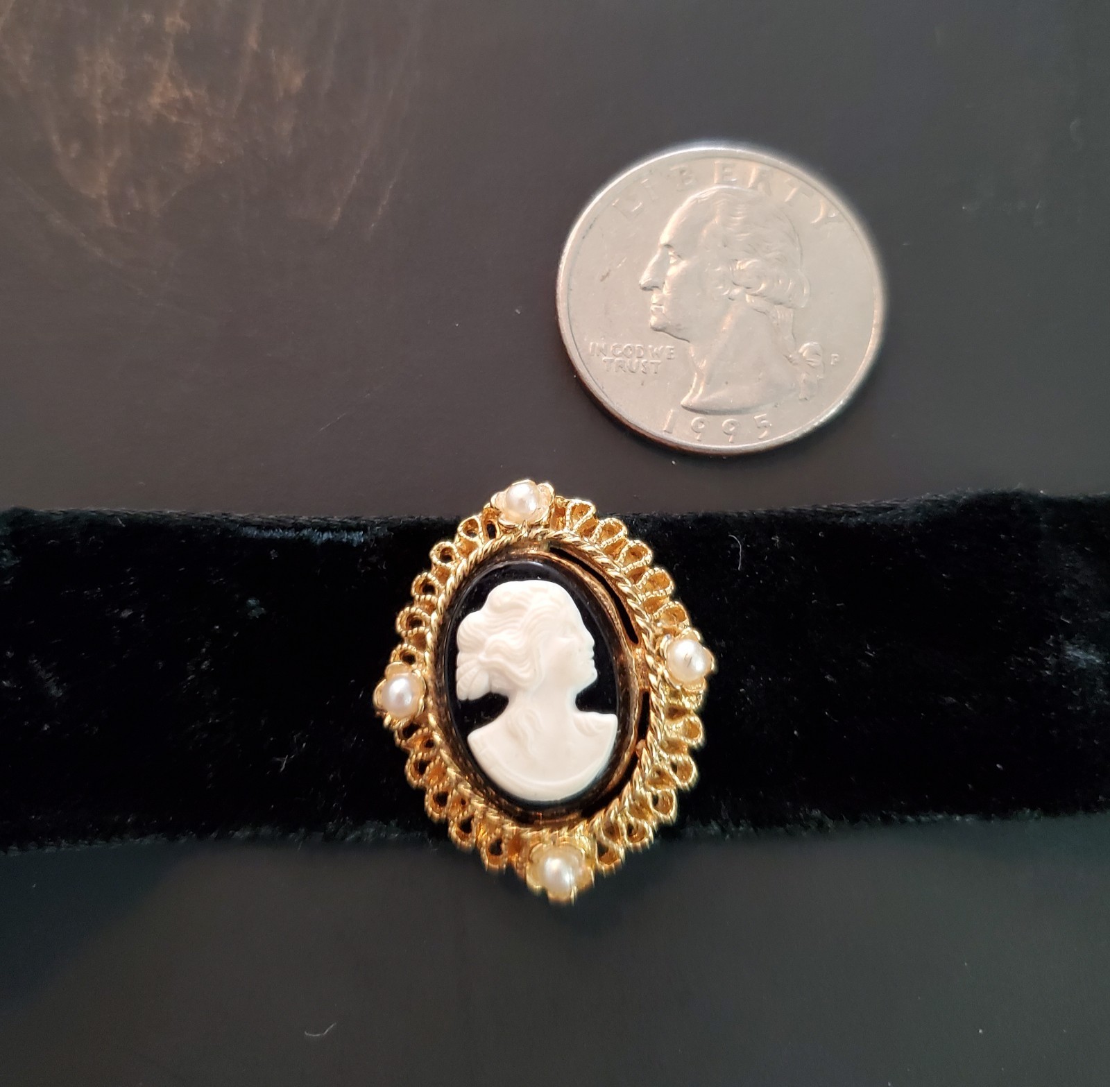 Vintage Blue Cameo Brooch w BONUS Velvet Choker/Bracelet Cameo
