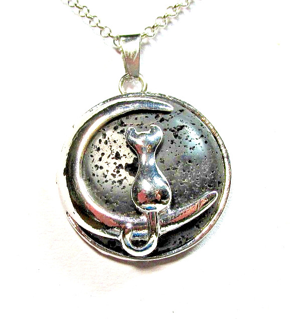 Silver Tone Black Lava Stone Cat on Moon Pendant 17″ Necklace – NWOT (#2942)