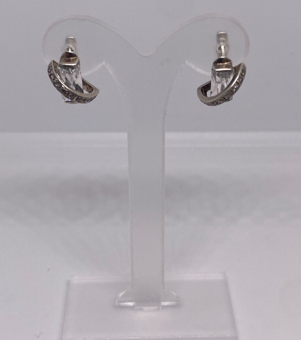 Vintage beautiful earrings Silver 925 Ukraine. Women’s jewelry. Weight 4.0 g.