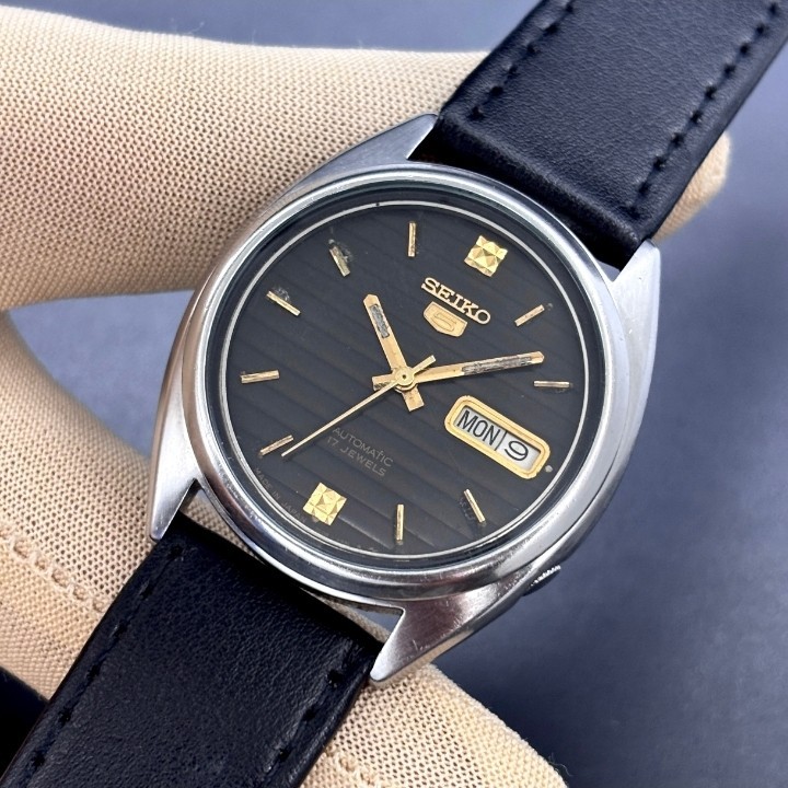 Vintage Seiko 5 Automatic Black Dial Original Japan Made Men’s Watch 7009-3041.