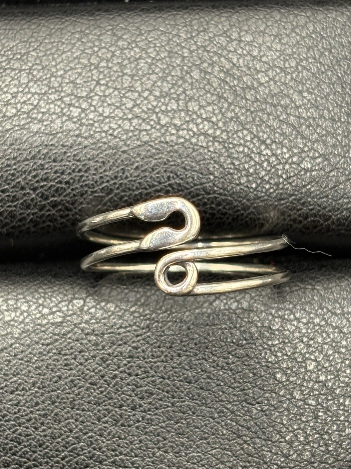 New Condition Sterling Silver Saftey Pin Ring Adjustable Size 7 G7