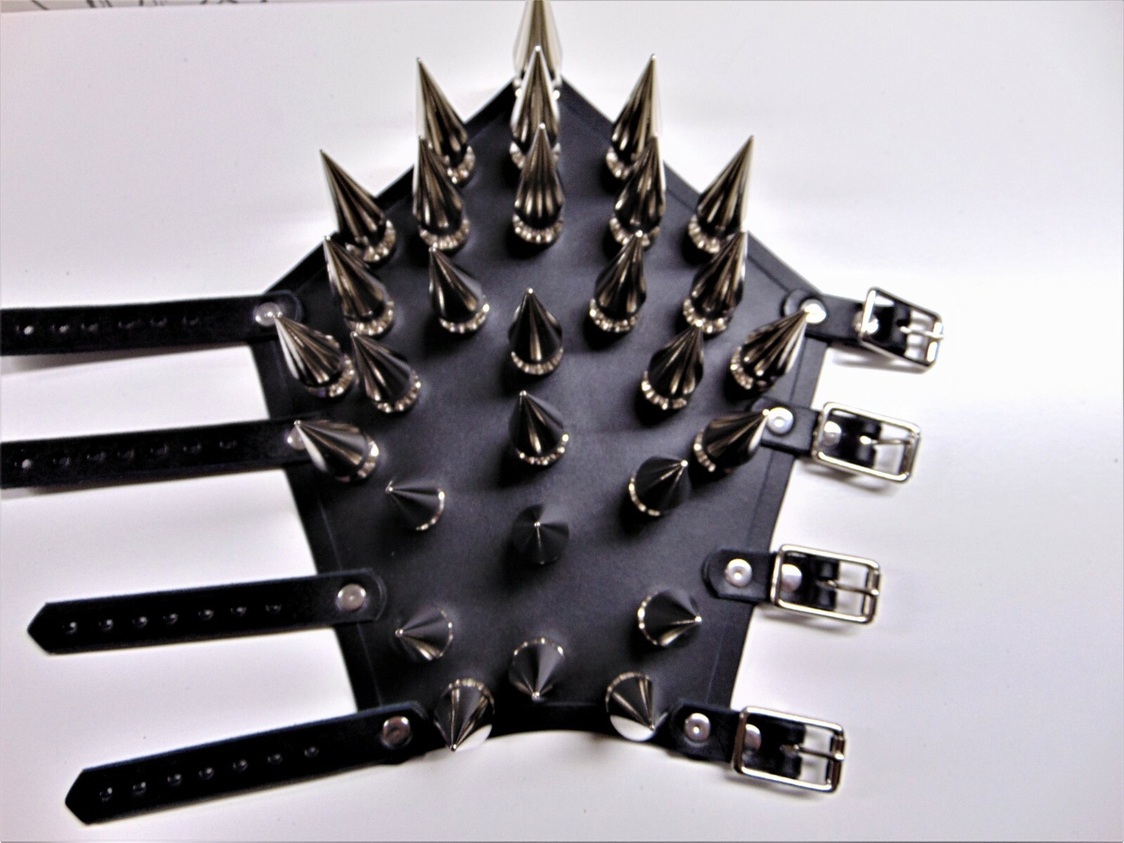 LEATHER GAUNTLET GIANT SPIKED .BLACK METAL (MDLG0044)….. CRAFT