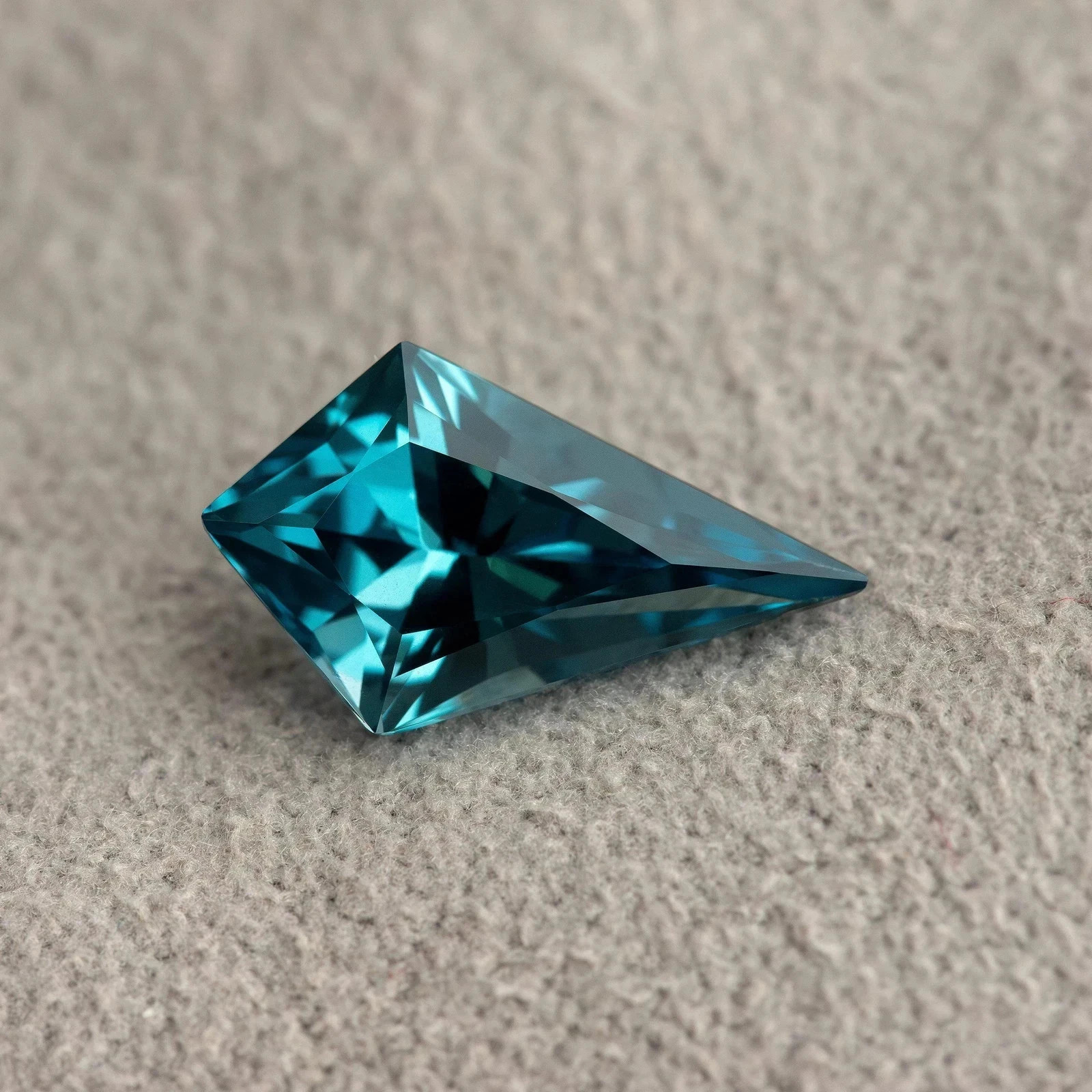 12 Ct AAA+ Natural Teal Blue Sapphire Kite Cut Loose Certified Gemstone