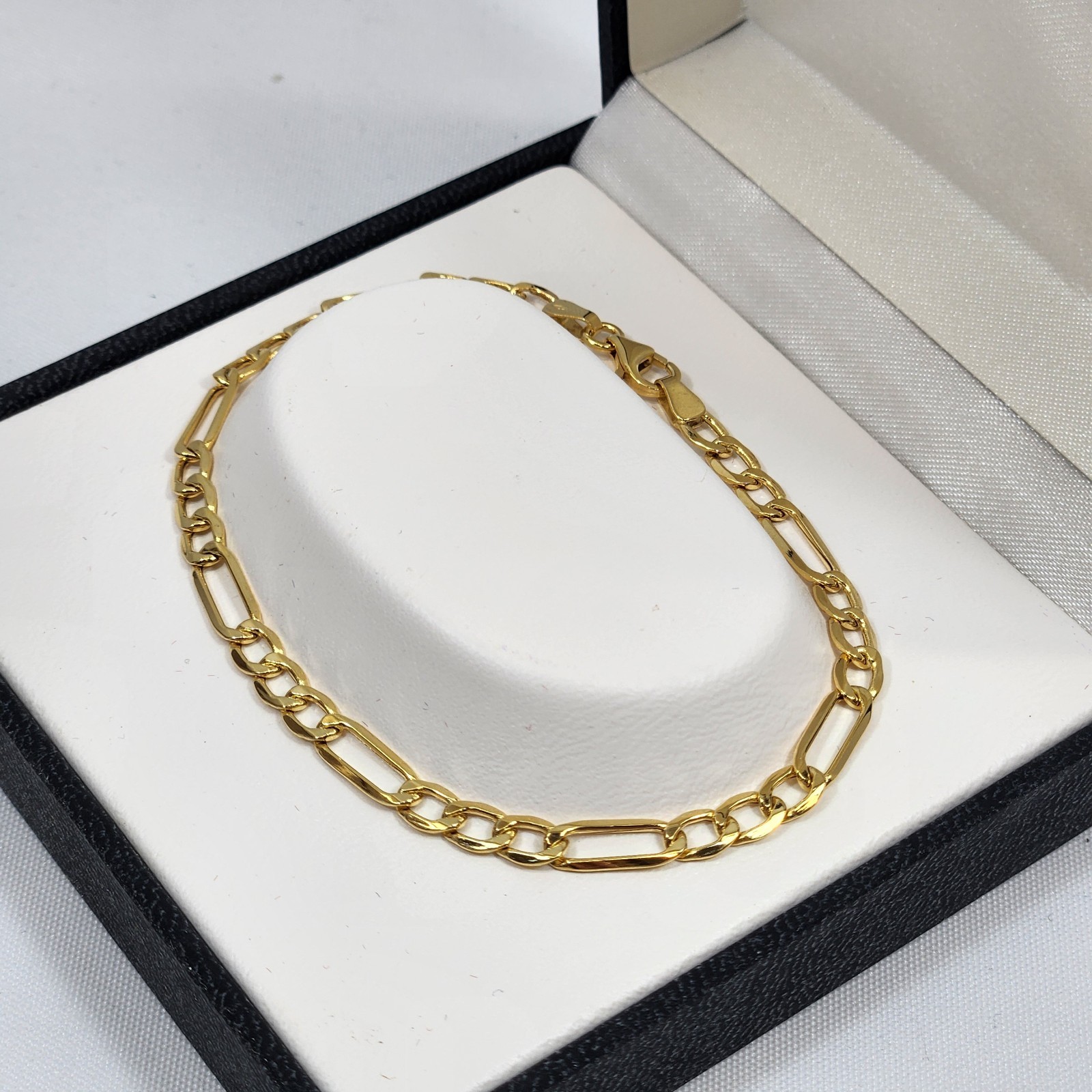 9ct Yellow Gold Figaro Bracelet | Length: 19cm / 7.5″ | Width: 4.5mm / 0.18″
