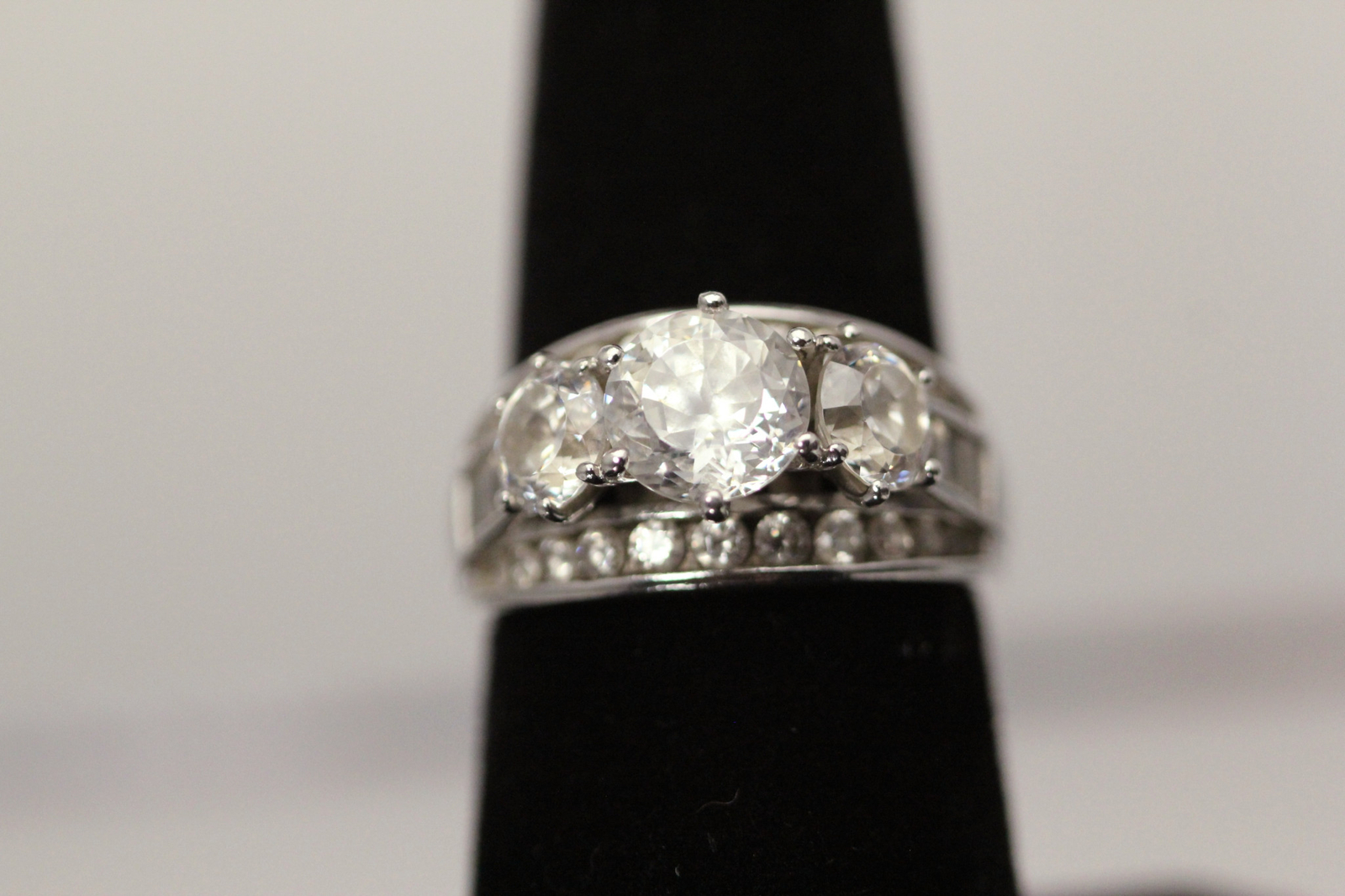 925 Sterling Silver Round & Baguette Clear CZ Engagement Style Ring8.8G(RIN8905)