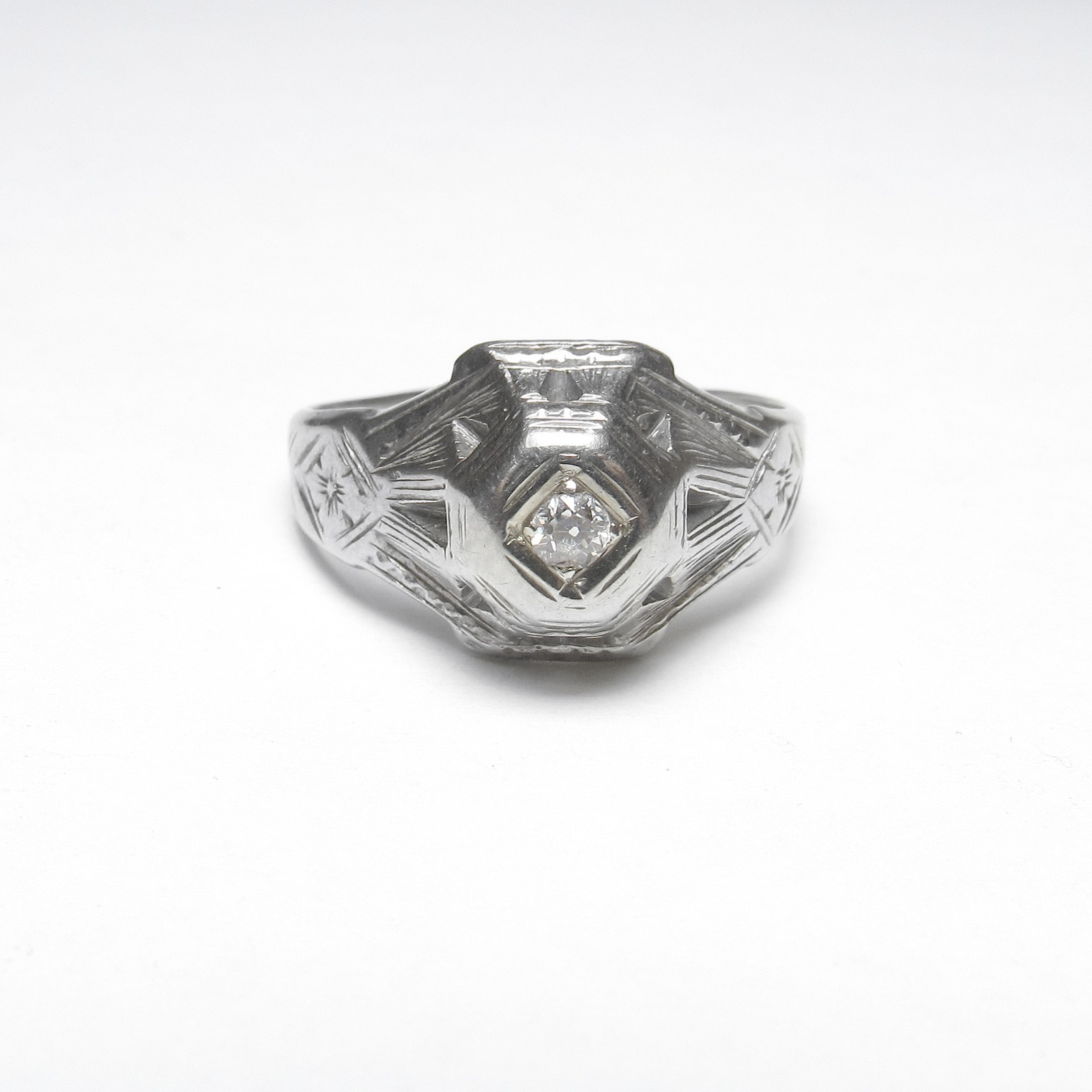 1930s VIntage 14K-18K White Gold 0.10 Ct Natural European Cut Diamond Ring