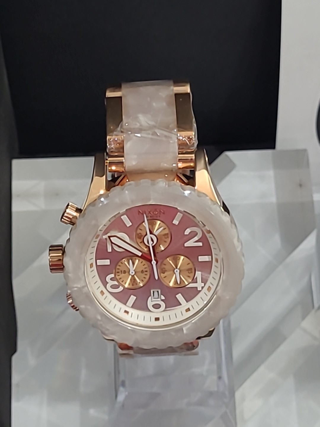 Brand NEW Nixon Watch Rose gold and White Granite 42-20 A037-1046 Chrono