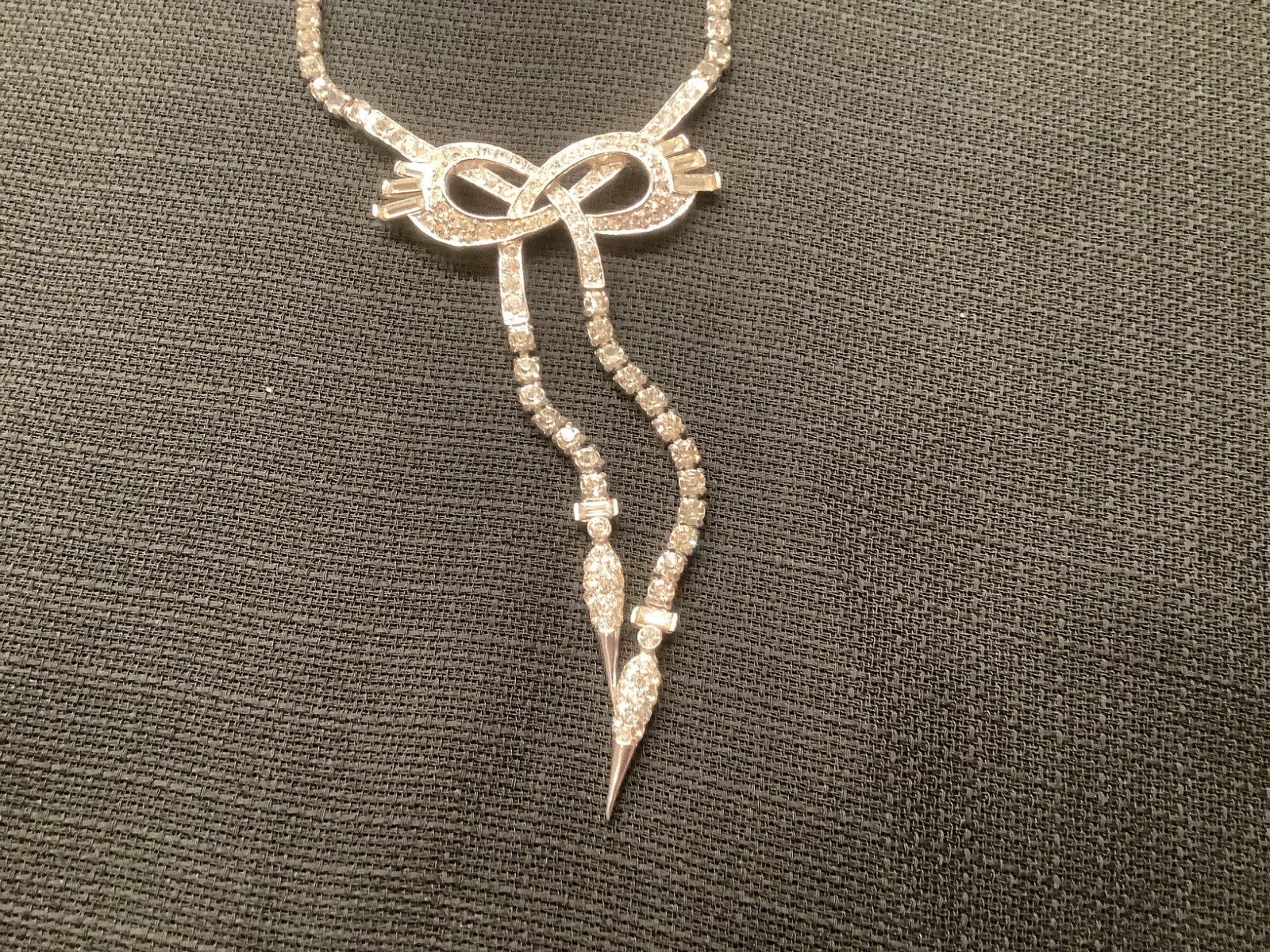 Boucher vintage clear rhinestone bow necklace with dangles, gorgeous !