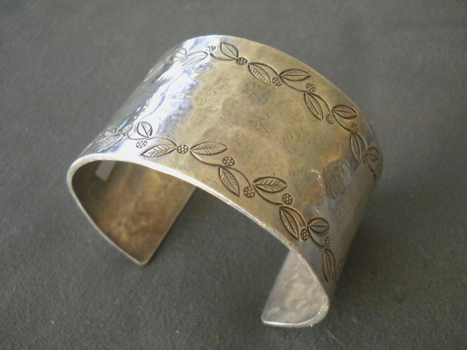 HEAVY Southwestern Hammered Sterling Silver Vine Engraved Cuff Bracelet 104g!!