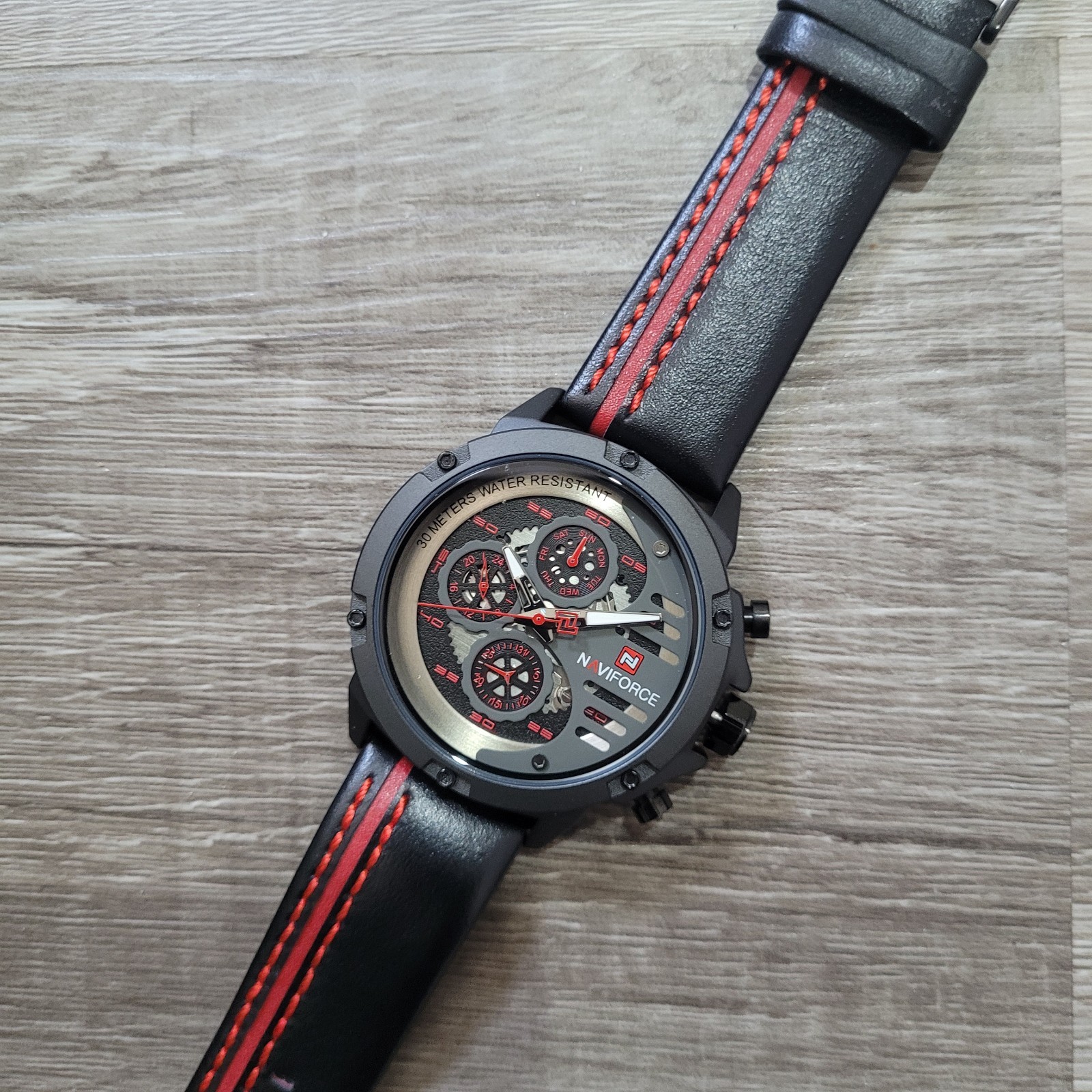 Naviforce Stylish Chronograph Watch in Leather for Men