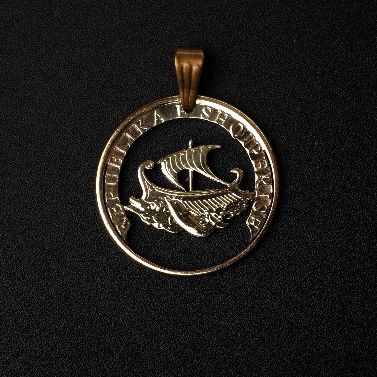 Albania REPUBLIKA E SHQIPERISE 20 Lekë cut coin pendant with necklace Liburne