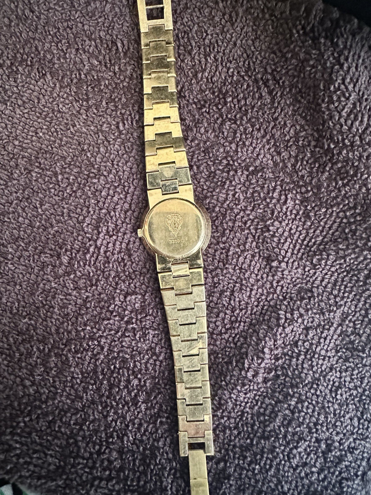Gucci 3300L Swiss Made Women’s Gold Tone Bracelet Gold Plated – needs battery