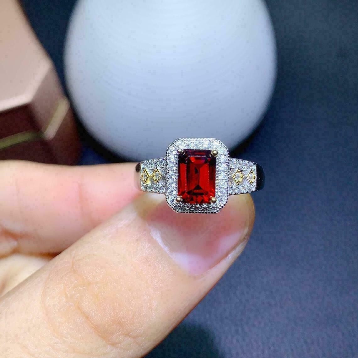 Emerald Simulated Garnet Women’s Pretty Halo Wedding Ring 14K White Gold Plated